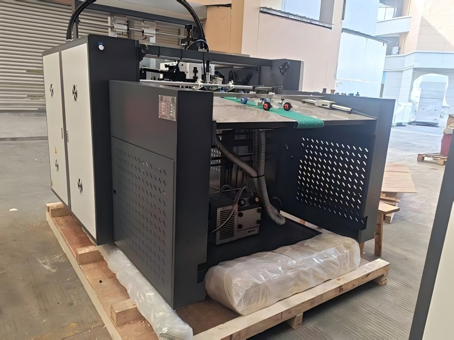 Нова аутоматска машина за ламинирање велике брзине Стар ИФМД-1050 ускоро ће бити испоручена у Бразил!